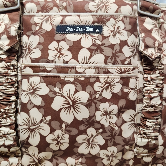 JU-JU-BE Oversized Neutral Hibiscus Print Diaper Bag with Shoulder Strap - Picture 6 of 16
